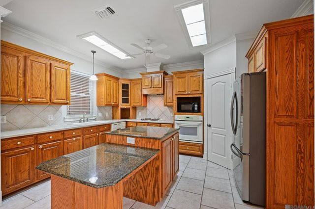 17203 Rue Village, Prairieville, LA 70769