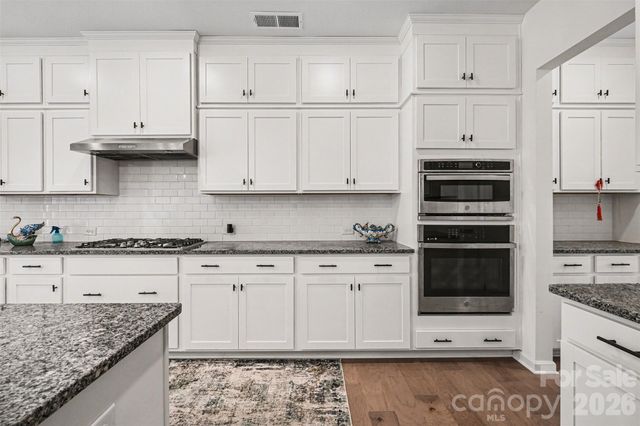 7116 Glenroe Drive, Huntersville, NC 28078