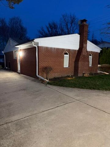 15614 Leader, Taylor, MI 48180