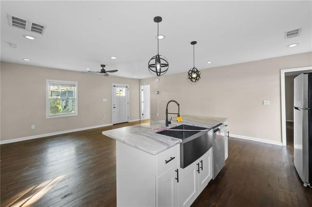 1901 Maywood NW Place, Atlanta, GA 30318