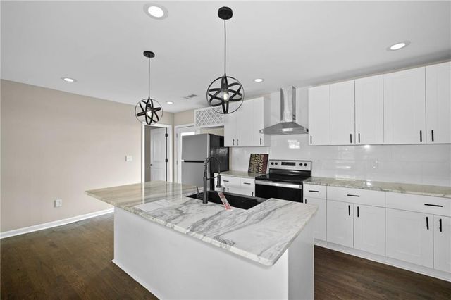 1901 Maywood NW Place, Atlanta, GA 30318