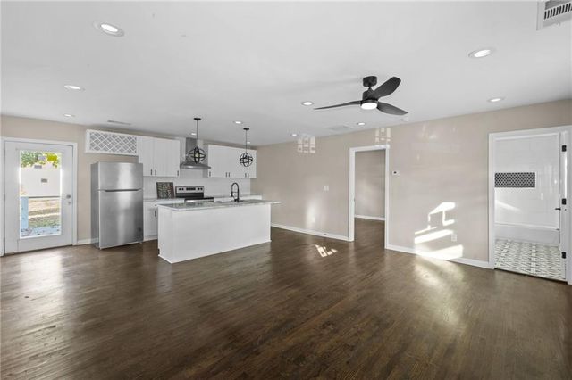 1901 Maywood NW Place, Atlanta, GA 30318