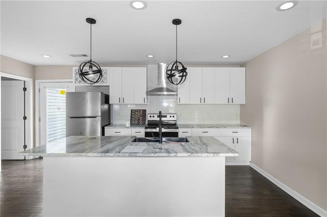 1901 Maywood NW Place, Atlanta, GA 30318