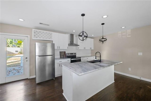 1901 Maywood NW Place, Atlanta, GA 30318