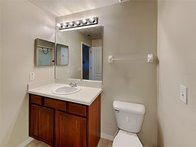 2004 ABBEY TRACE DRIVE, Dover, FL 33527