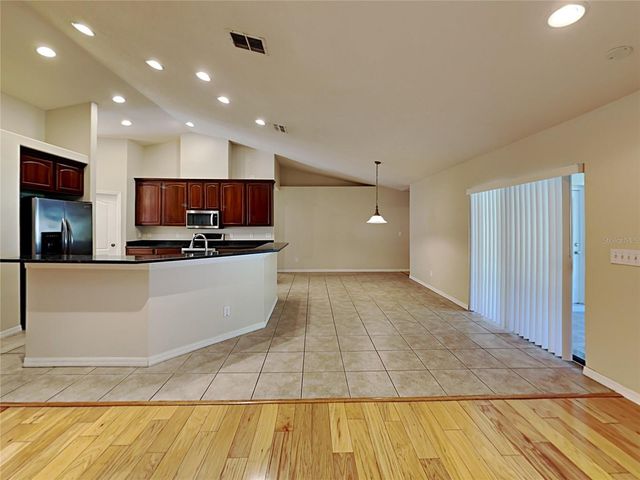 2004 ABBEY TRACE DRIVE, Dover, FL 33527