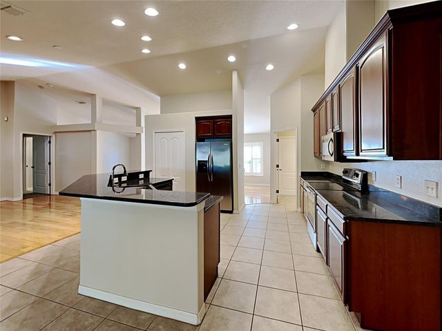 2004 ABBEY TRACE DRIVE, Dover, FL 33527