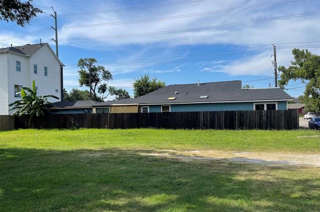 2417 Mckee Street, Houston, TX 77009