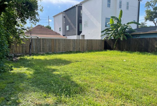2417 Mckee Street, Houston, TX 77009