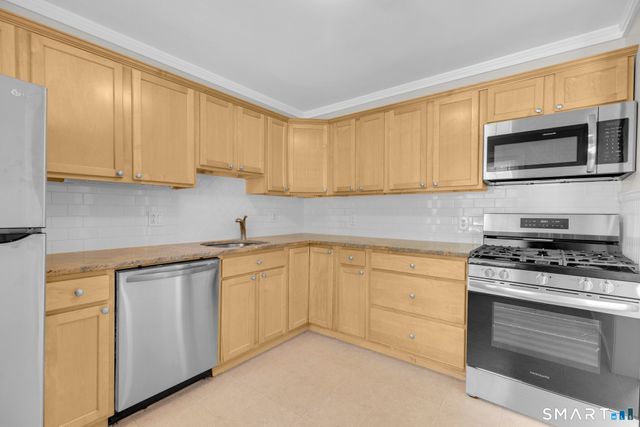 102 Salem Walk 102, Milford, CT 06460