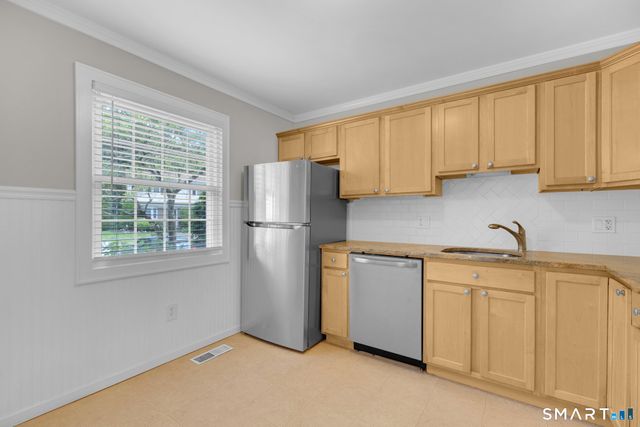 102 Salem Walk 102, Milford, CT 06460