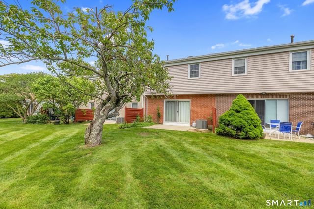 102 Salem Walk 102, Milford, CT 06460