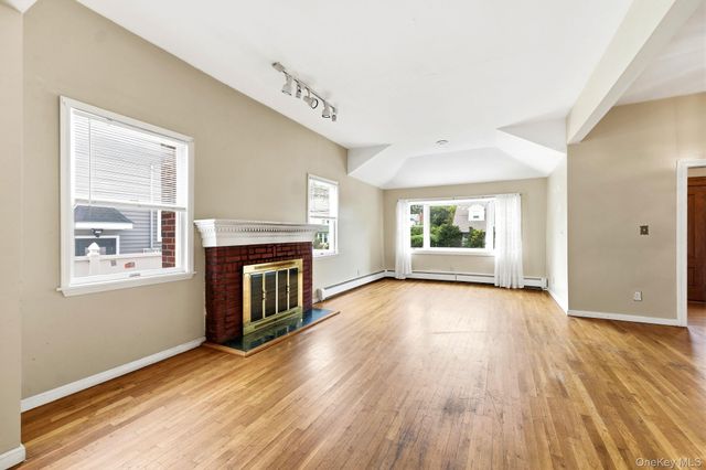105 N Corona Avenue, Valley Stream, NY 11580