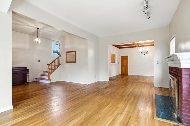 105 N Corona Avenue, Valley Stream, NY 11580