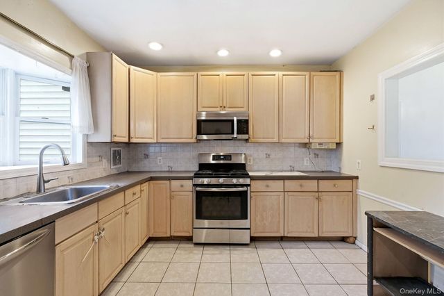 105 N Corona Avenue, Valley Stream, NY 11580