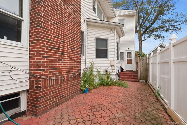 105 N Corona Avenue, Valley Stream, NY 11580