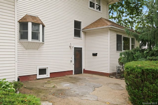 105 N Corona Avenue, Valley Stream, NY 11580