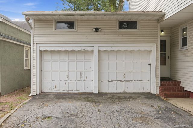 105 N Corona Avenue, Valley Stream, NY 11580