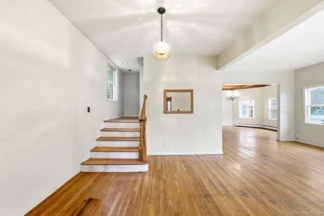 105 N Corona Avenue, Valley Stream, NY 11580