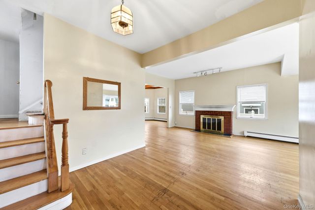 105 N Corona Avenue, Valley Stream, NY 11580