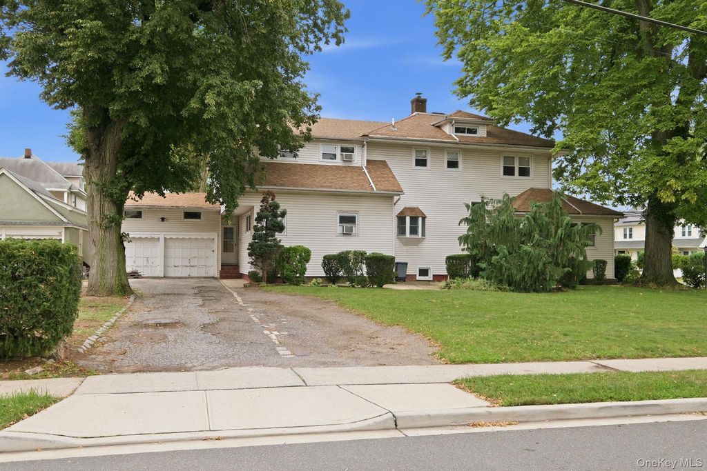 105 N Corona Avenue, Valley Stream, NY 11580 — photo 4