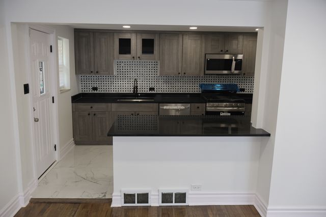 400 W 96th Street, Chicago, IL 60628