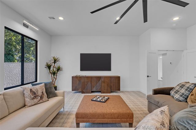 17878 E Falcon Pass Pass, Owasso, OK 74055