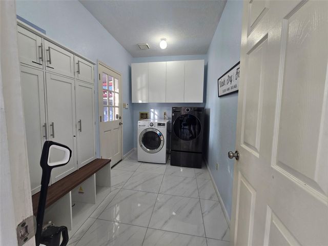 9726 New Kent Drive, Sugar Land, TX 77498