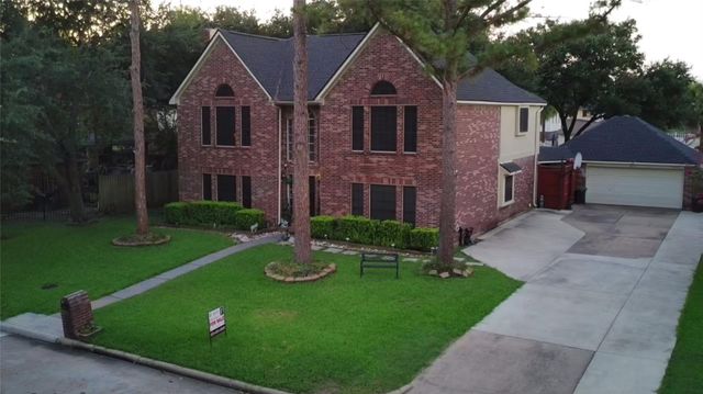 9726 New Kent Drive, Sugar Land, TX 77498