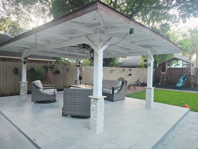 9726 New Kent Drive, Sugar Land, TX 77498