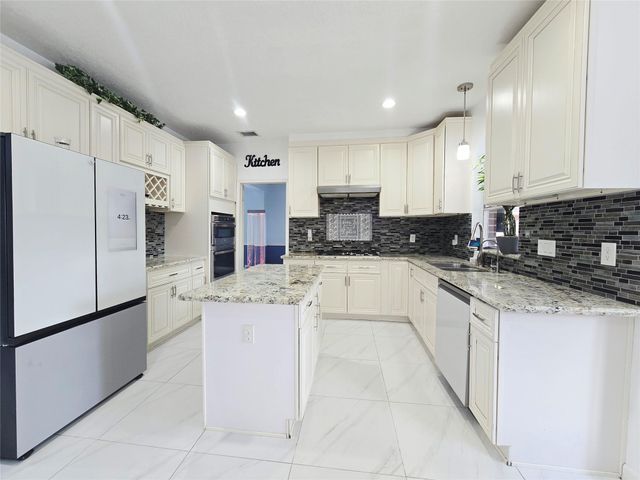 9726 New Kent Drive, Sugar Land, TX 77498