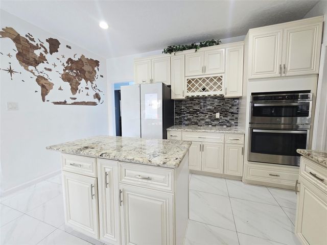 9726 New Kent Drive, Sugar Land, TX 77498