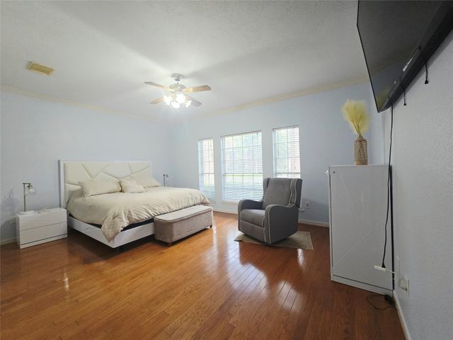 9726 New Kent Drive, Sugar Land, TX 77498