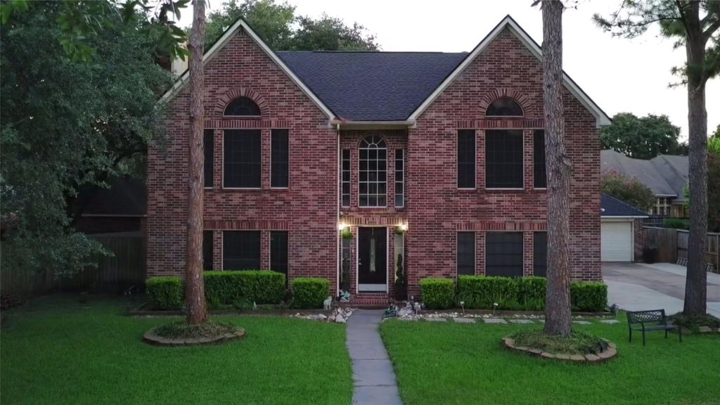 9726 New Kent Drive, Sugar Land, TX 77498