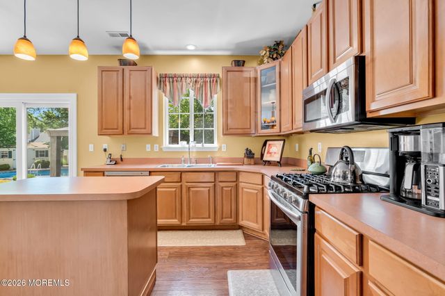 15 Sussex Place, Jackson, NJ 08527