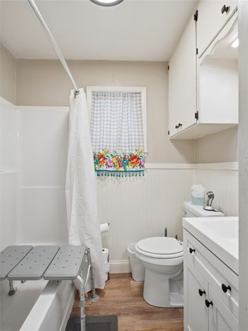 1224 N Holland Street, De Leon, TX 76444