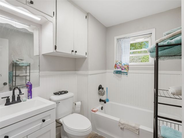 1224 N Holland Street, De Leon, TX 76444