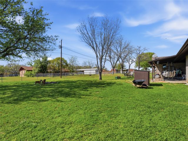 1224 N Holland Street, De Leon, TX 76444