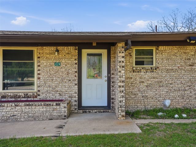 1224 N Holland Street, De Leon, TX 76444