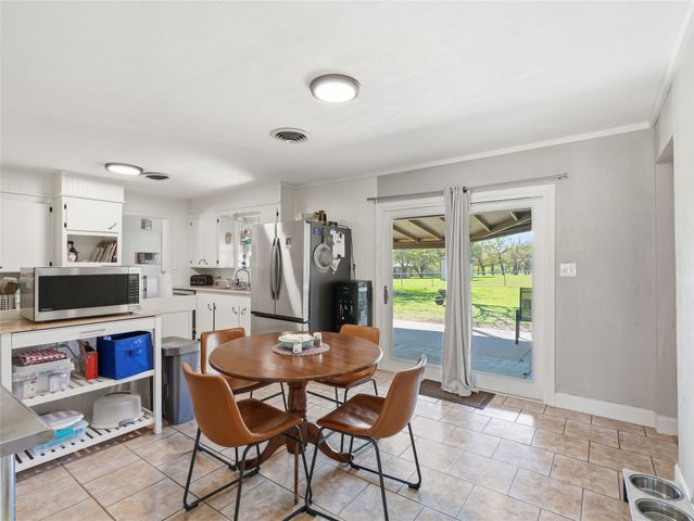 1224 N Holland Street, De Leon, TX 76444