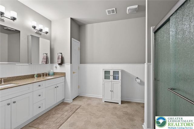 5411 Congress Way, Hanover Twp, PA 18017