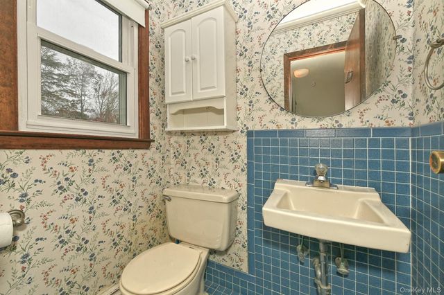 6 Duquesne Drive, Greenlawn, NY 11740