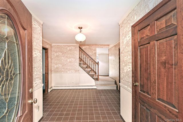 6 Duquesne Drive, Greenlawn, NY 11740