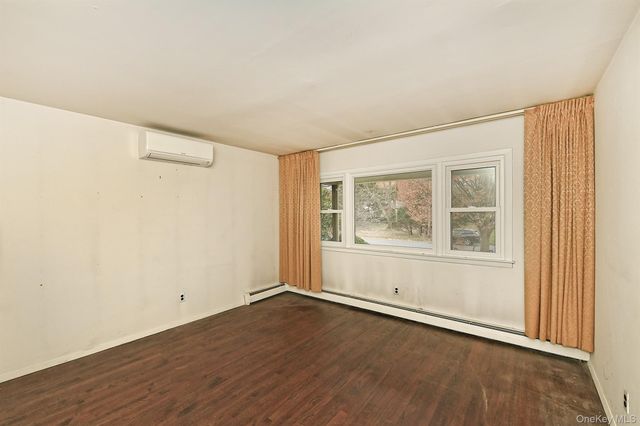 6 Duquesne Drive, Greenlawn, NY 11740