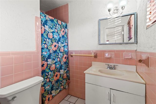 820 NW 38th Avenue, Lauderhill, FL 33311