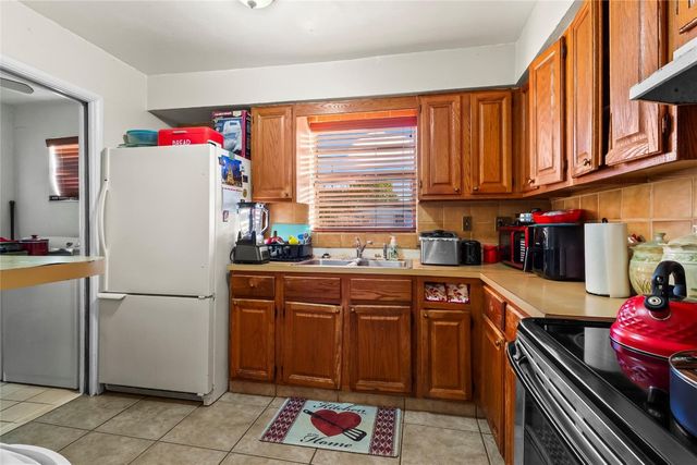 820 NW 38th Avenue, Lauderhill, FL 33311