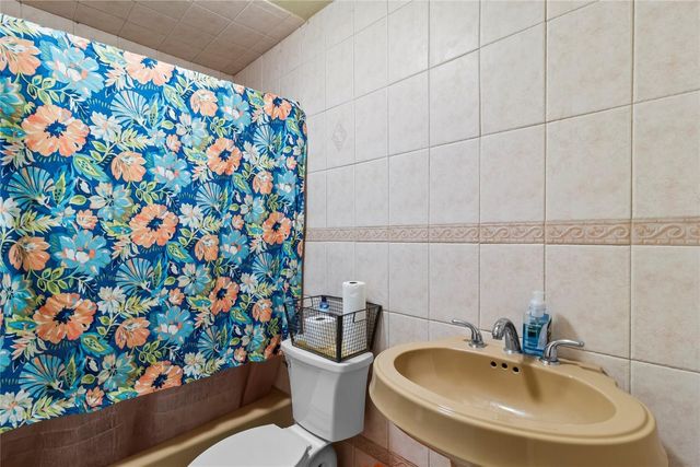 820 NW 38th Avenue, Lauderhill, FL 33311