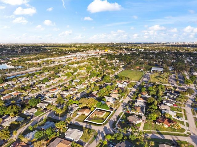 820 NW 38th Avenue, Lauderhill, FL 33311