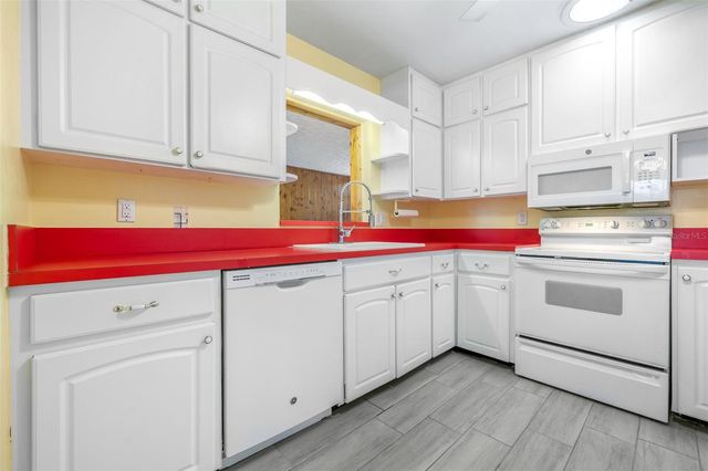 319 GRANADA ROAD, Auburndale, FL 33823