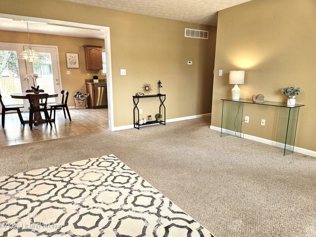 6407 Autumn Oak Way, Louisville, KY 40272